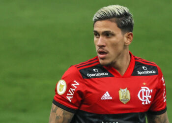 “Pediu para seguir as negociações”; Palmeiras faz proposta ‘pesada’ por Pedro e Flamengo define conclusão para as tratativas