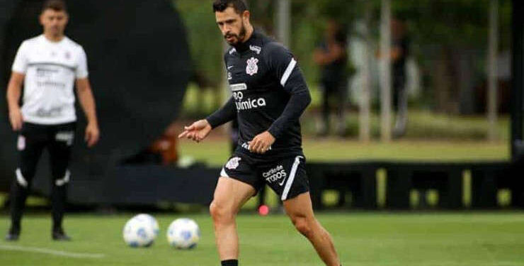“Faltaram com respeito”; Giuliano vem a público e repudia a forma como Sylvinho foi demitido pelo Corinthians