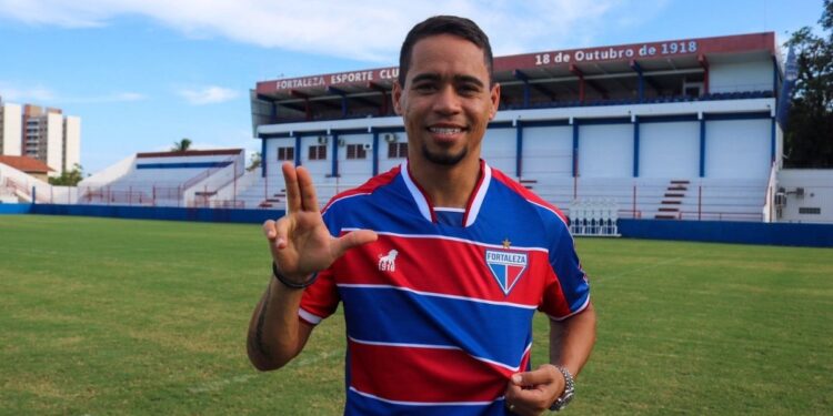 Fortaleza renova com lateral direito Yago Pikachu até o fim de 2023