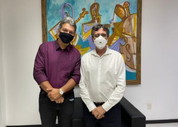 Dr. Samuel discute com Secretário Josué Modesto problemática do transporte universitário de Socorro