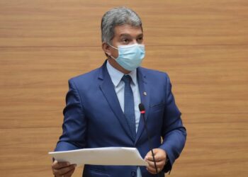 Dr. Samuel protocola PL que cria salas de convivência e repouso para os profissionais da enfermagem