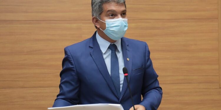 Dr. Samuel protocola PL que cria salas de convivência e repouso para os profissionais da enfermagem