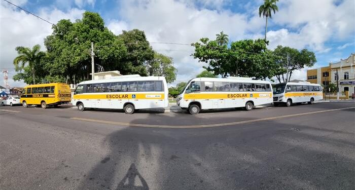 Prefeitura de Estância adquire novos veículos escolares