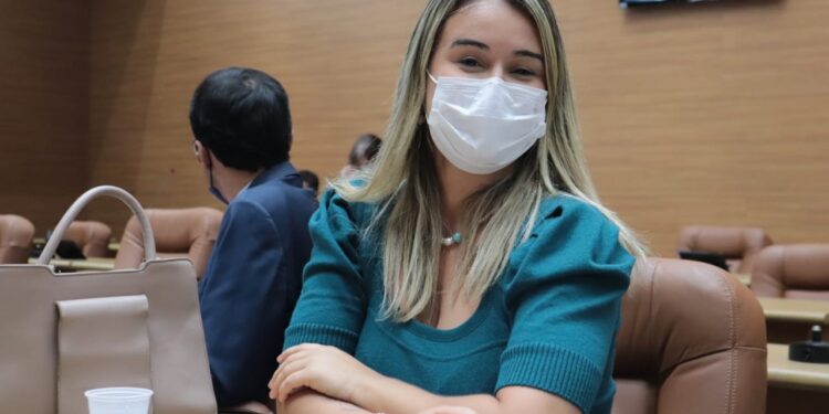 Provocada por Kitty Lima, Justiça dá 72 horas para Deso justificar aumento na conta de água