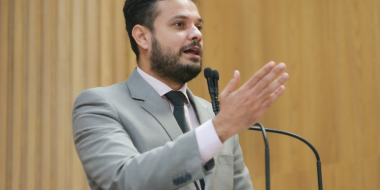 Em plenária, Anderson de Tuca faz resumo dos seus trabalhos no mês de janeiro