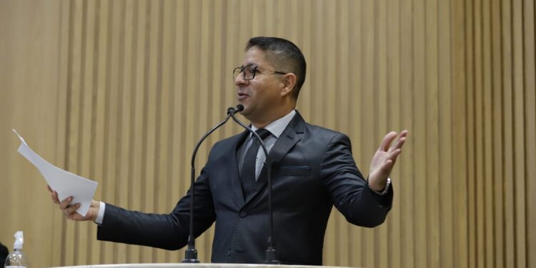 Ricardo Marques questiona modernização no transporte público