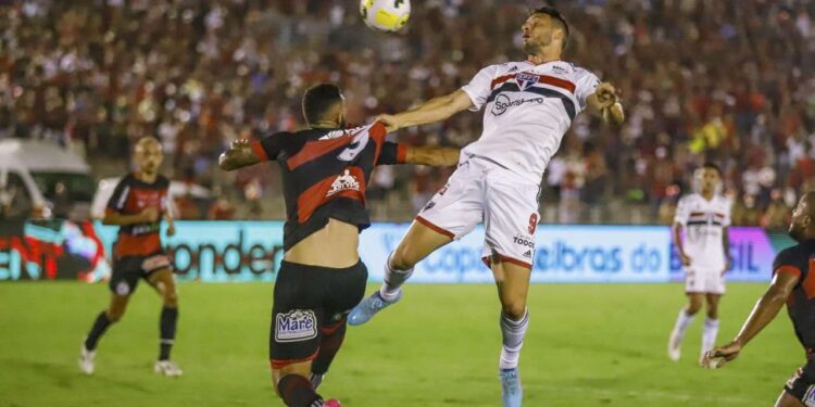 São Paulo fica no 0 a 0 com o Campinense, mas avança na Copa do Brasil