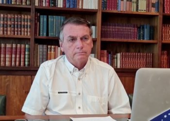 “Vão ter dificuldades”, diz Bolsonaro sobre renovação de concessão da Globo