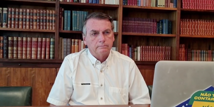 “Vão ter dificuldades”, diz Bolsonaro sobre renovação de concessão da Globo