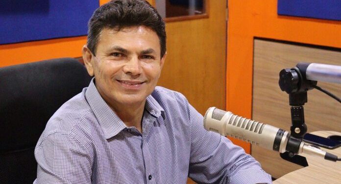Valmir diz que é candidato de oposição, enquanto os outros são de Governo