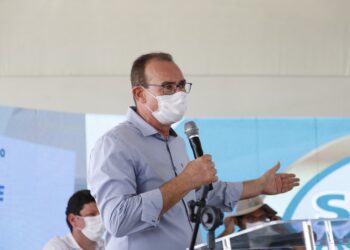 Zezinho Sobral destaca desenvolvimento em feira de agronegócios