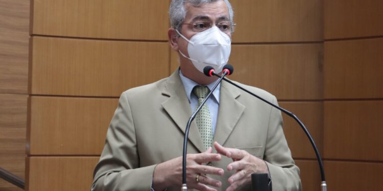 Iran Barbosa sugere suspensão dos 14% da contribuição previdenciária