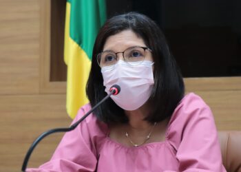 Secretária de Saúde apresenta prestação de contas do segundo quadrimestre aos deputados
