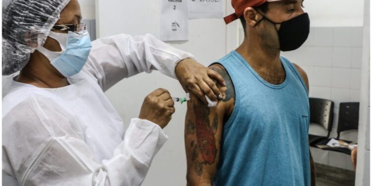 Sergipe tem mais de 95% da população adulta vacinada contra a Covid-19 com a primeira dose