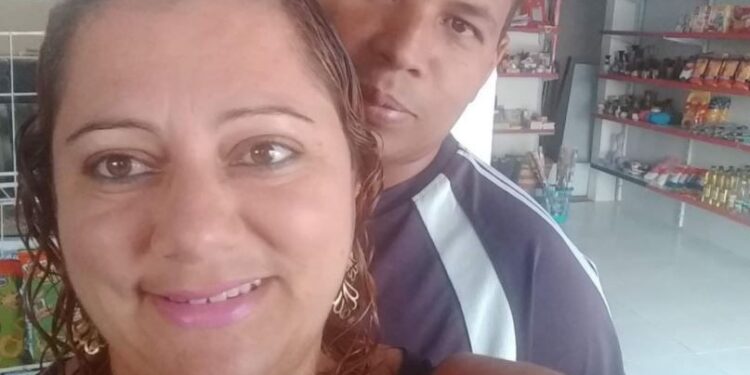 São Cristóvão: homem esfaqueia esposa, coloca fogo em residência e é morto após tentar agredir policial