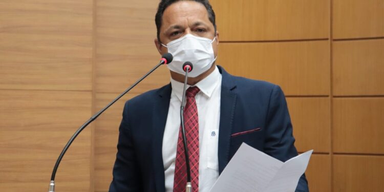 Capitão Samuel repudia protesto em igreja de Curitiba