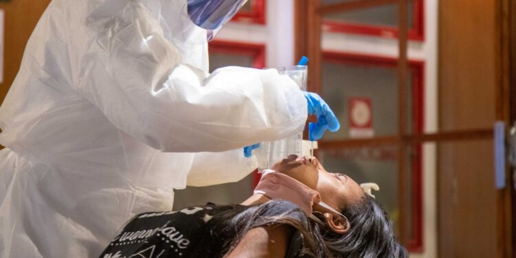 Fiocruz: positividade de testes RT-PCR subiu de 3% para 37% em janeiro