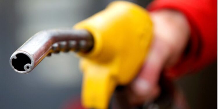 Em novo parecer, relator obriga estados a mudar cálculo do ICMS sobre combustíveis