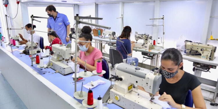 Cursos ofertados pelo SENAI e Prefeitura preparam sancristovenses para o mercado de trabalho