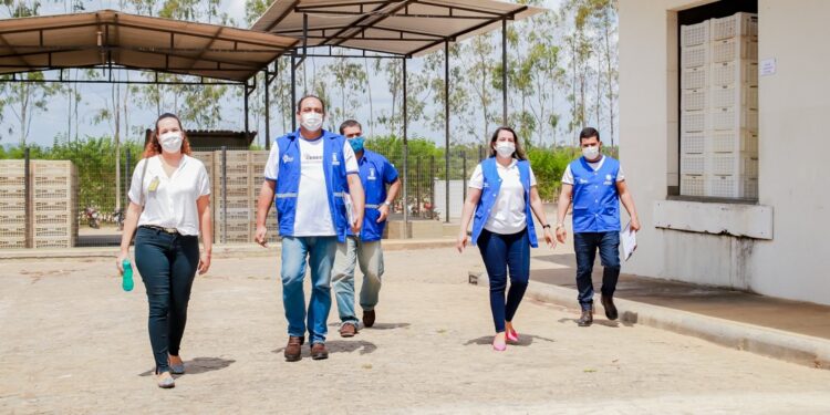 Centro de Referência em Saúde do Trabalhador realiza visita técnica em frigorífico do município