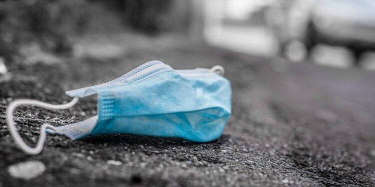 Descarte de máscaras e EPIs deve seguir normas previstas em lei