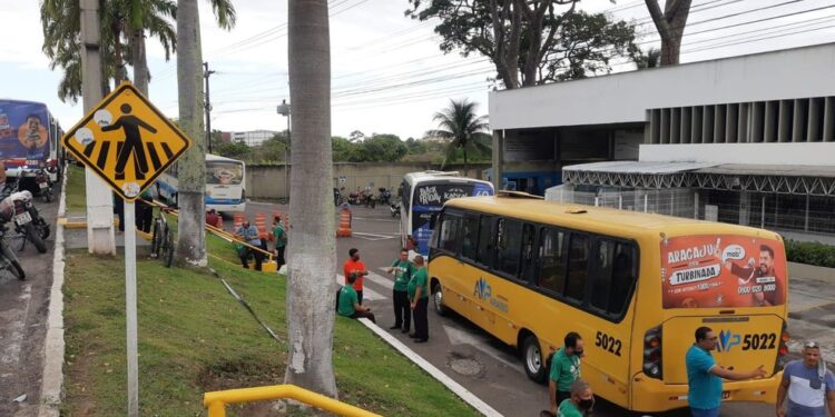 Após promessa de pagamento 50%  do salário de dezembro, rodoviários encerram a greve
