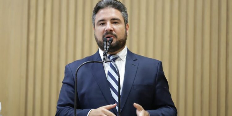 Ricardo Vasconcelos cobra implantação do Plano de Cargos, Carreira e Remuneração para os Agentes de Trânsito de Aracaju