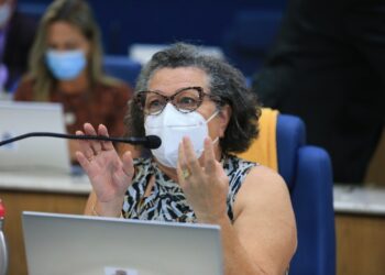 Bilhetagem eletrônica não é modernização, mas sim desejo perverso de demitir trabalhadores, diz Ângela Melo