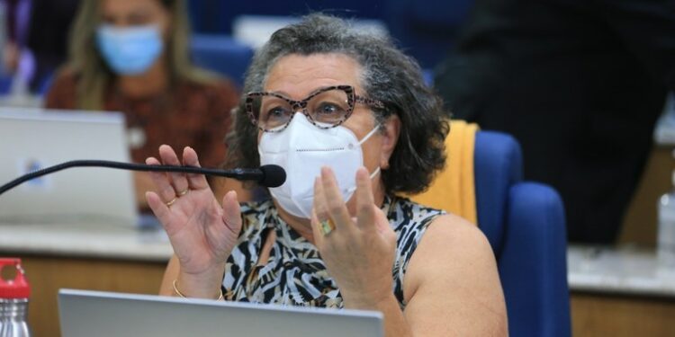Bilhetagem eletrônica não é modernização, mas sim desejo perverso de demitir trabalhadores, diz Ângela Melo