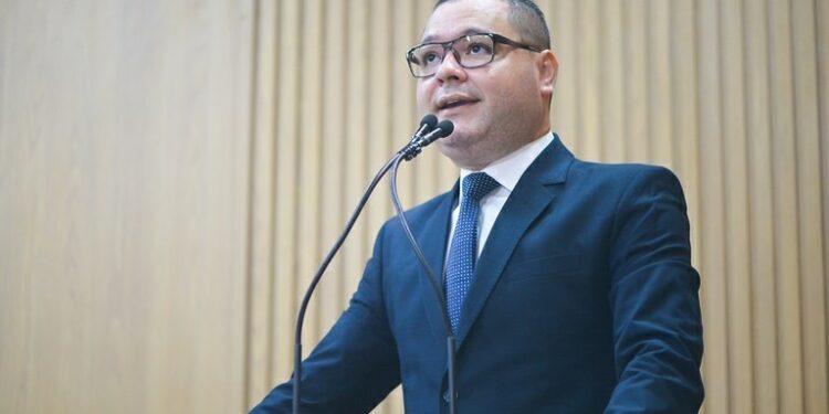 Eduardo Lima parabeniza as mulheres pelo dia da Conquista do Voto Feminino