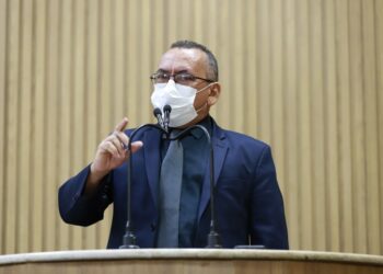 Vereador Cícero vota a favor dos professores e agentes de saúde e veto contra às categorias é derrubado