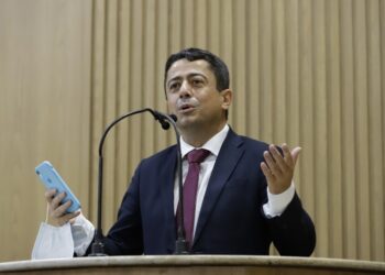 Fabiano Oliveira comemora queda de novos casos de Covid e dos atendimentos a síndromes gripais