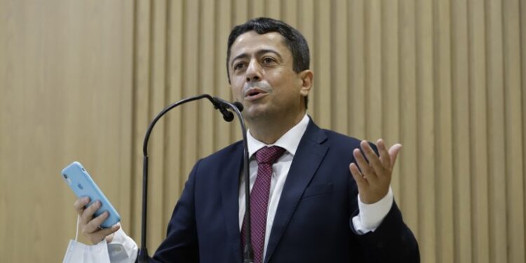 Fabiano Oliveira comemora queda de novos casos de Covid e dos atendimentos a síndromes gripais