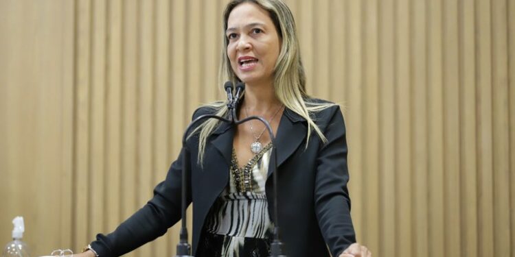 “Tecnologia e modernização não fazem parte do sistema de transporte público da capital”, afirma Sheyla Galba