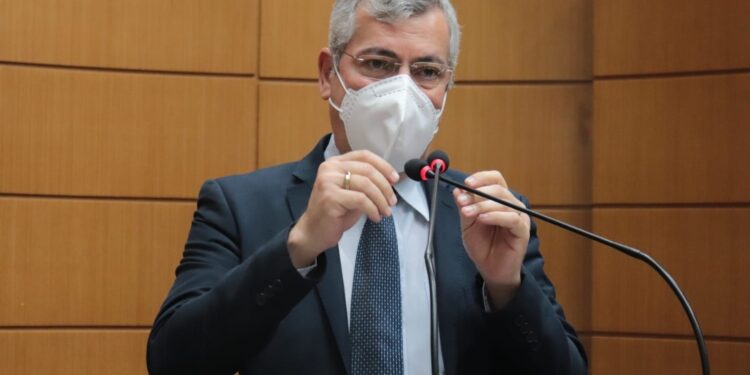 Deputado Iran Barbosa repudia discursos de apologia ao nazismo