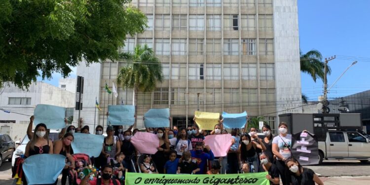 Mães protestam contra restrição na cobertura dos planos de saúde