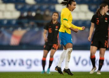 Seleção feminina empata com Holanda na estreia do Torneio da França