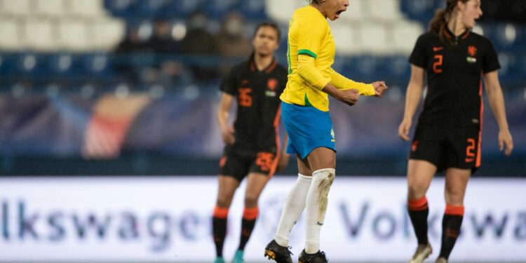 Seleção feminina empata com Holanda na estreia do Torneio da França