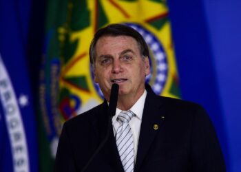 Em entrevista, presidente Bolsonaro fala sobre desempenho do PIB