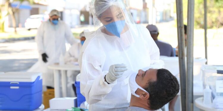 Aracaju inicia fevereiro com recorde na média móvel de casos de covid