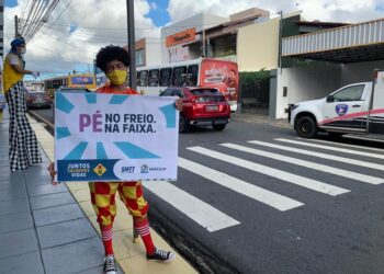 SMTT orienta redobrar atenção e cuidados no trânsito em áreas escolares