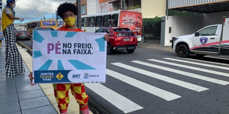 SMTT orienta redobrar atenção e cuidados no trânsito em áreas escolares