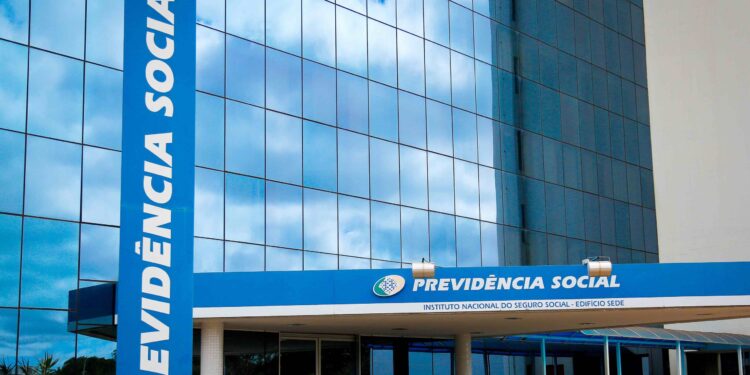INSS paga a partir de hoje benefícios de até um salário mínimo