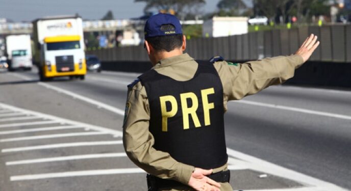PRF apreende blocos cerâmicos transportados sem nota fiscal