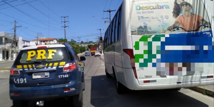PRF prende suspeito de roubar passageiros de ônibus intermunicipal