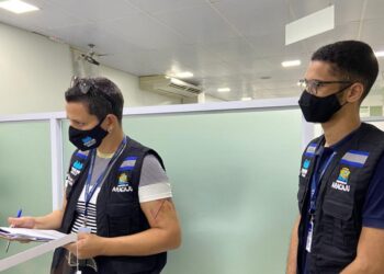 Procon fiscaliza estabelecimentos comerciais e agências bancárias