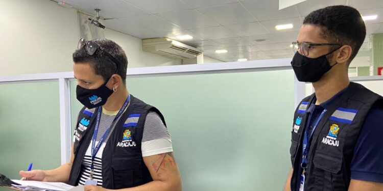 Procon fiscaliza estabelecimentos comerciais e agências bancárias