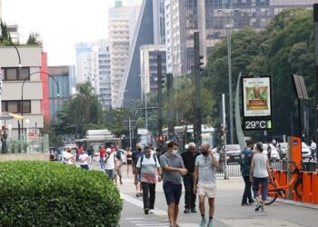 Fiocruz vê cenário promissor, mas alerta que pandemia não acabou