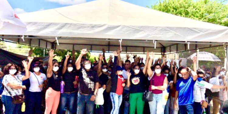 Servidores da SES e FHS fazem paralisação e deliberam outra para o dia 24