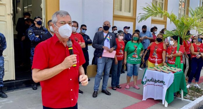 Iran participa de ato pela derrubada de vetos ao Orçamento de Aracaju